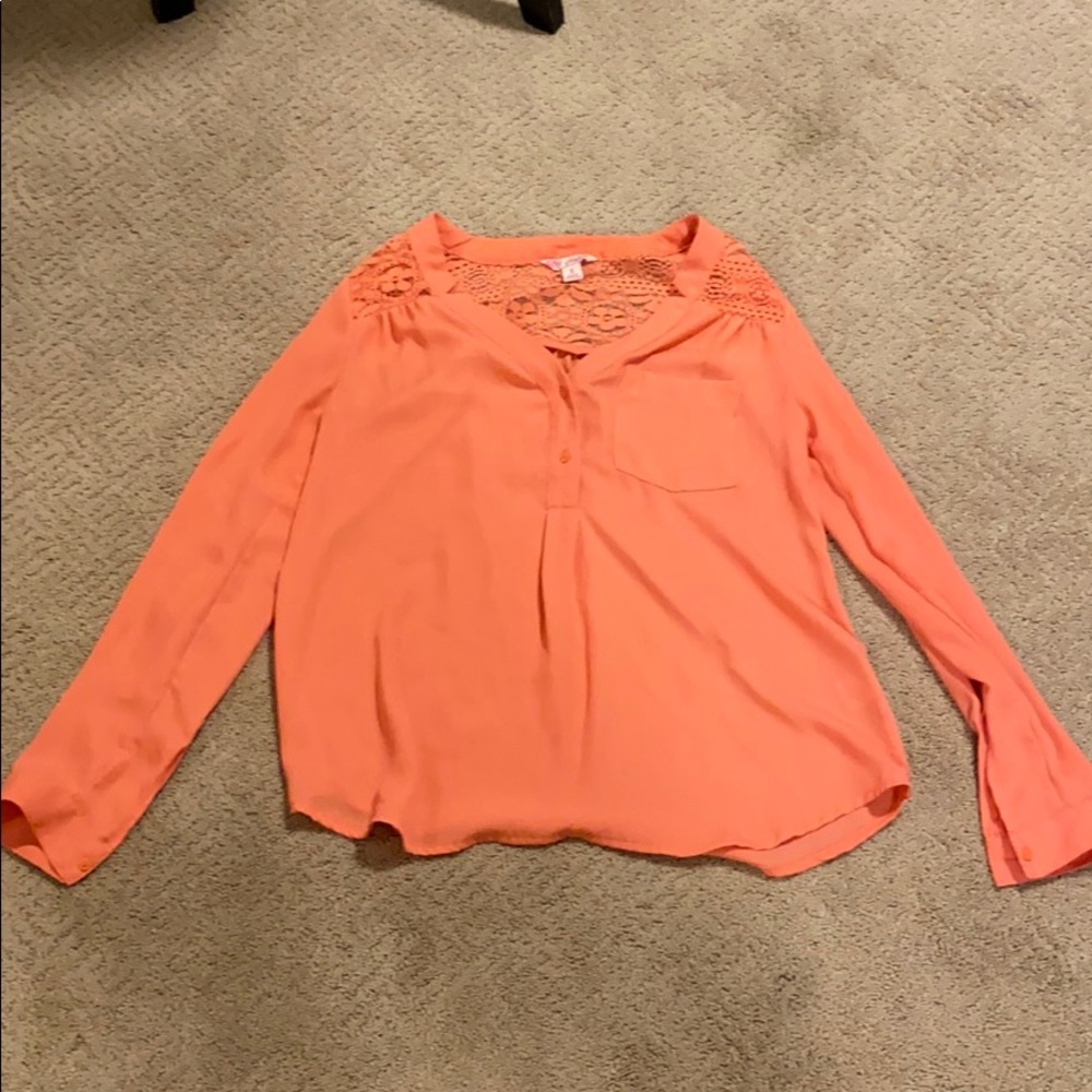 I’m selling a Pink blouse.